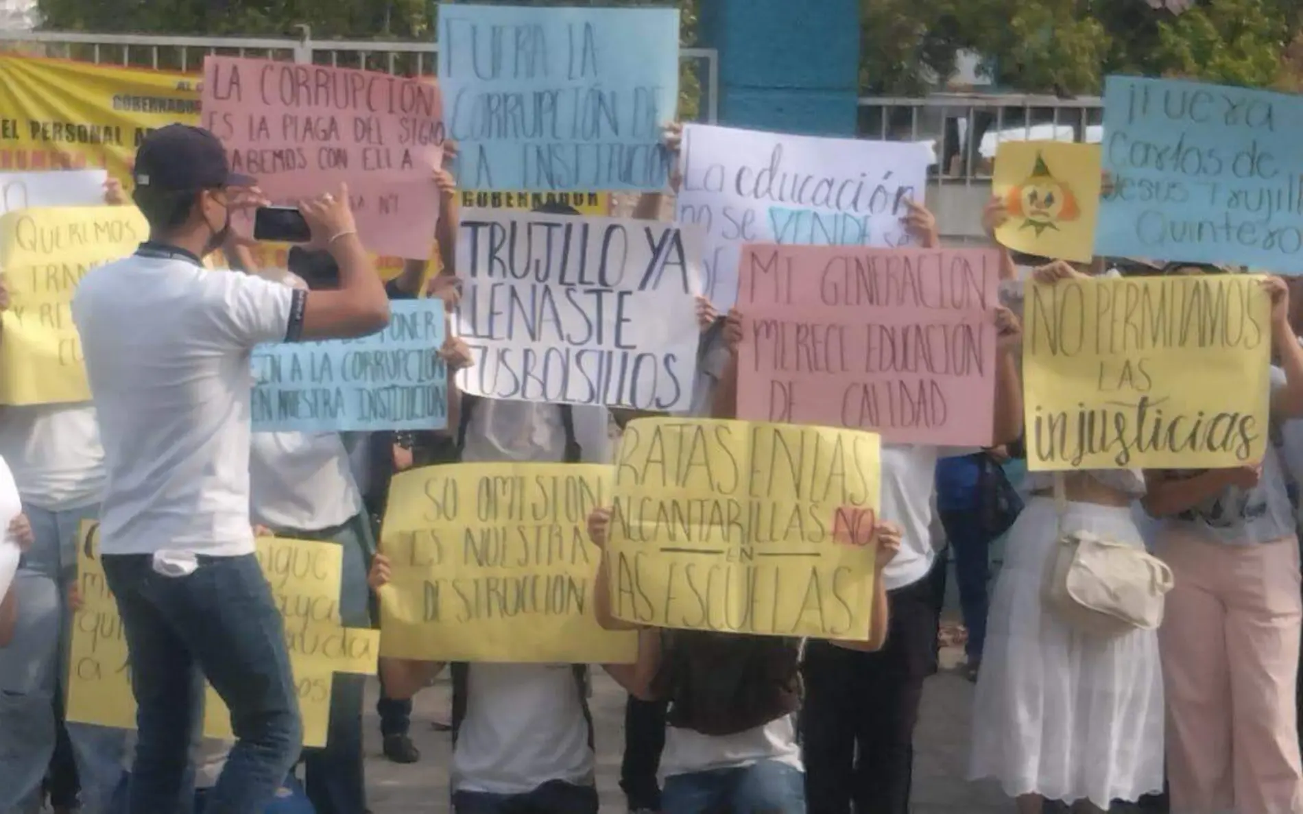 alumnos de la prepa1 en huelga